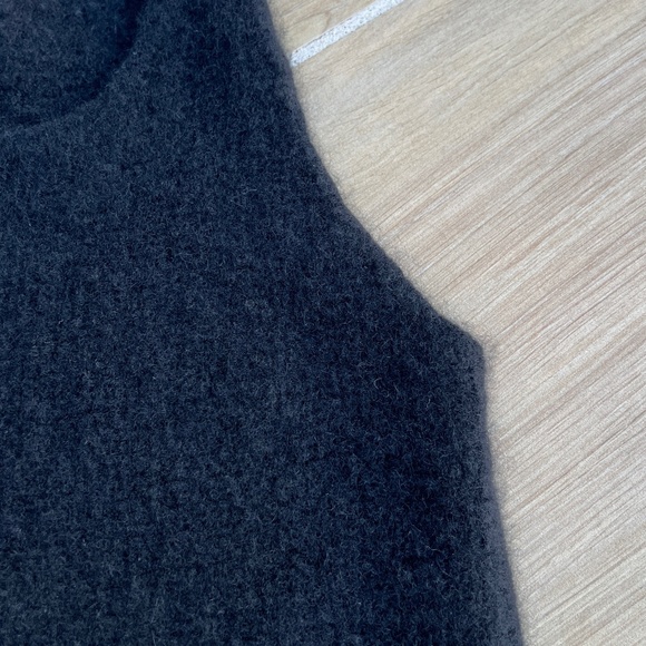 Subtle Luxury 100% Cashmere Black Sleeveless Top Size Small/Medium - Picture 6 of 9